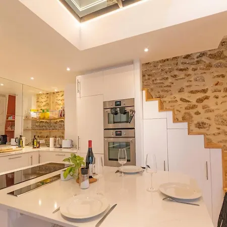 Lovely Apartment, Heart Of Center Apartmán