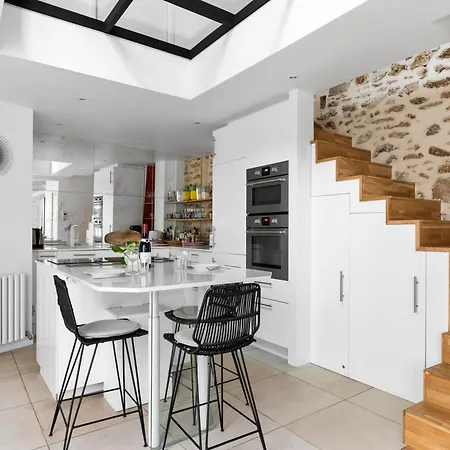 Lovely Apartment, Heart Of Center *